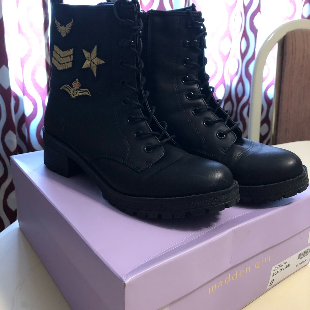 Combat boots